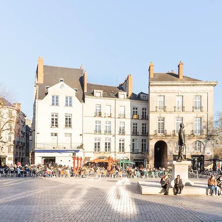 Au Pas De Bouffay, Perched Nest, Medieval Quarter