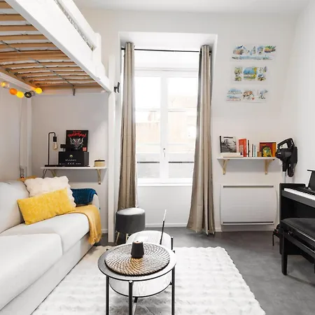 Apartment Au Pas De Bouffay, Perched Nest, Medieval Quarter *