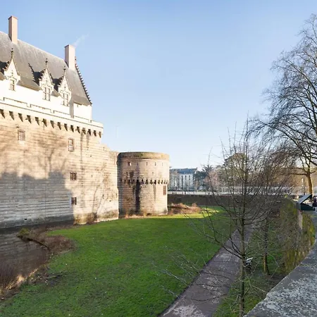 Au Pas De Bouffay, Perched Nest, Medieval Quarter *
