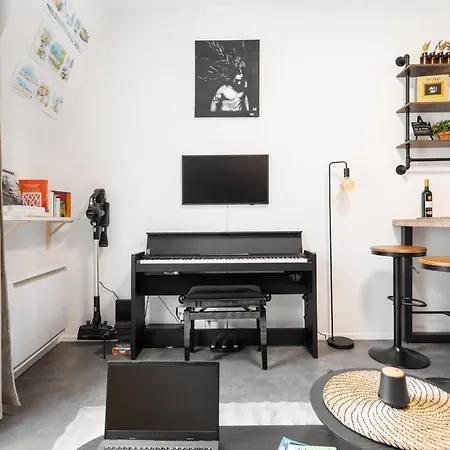 Apartment Au Pas De Bouffay, Perched Nest, Medieval Quarter *