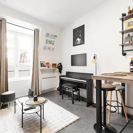 Au Pas De Bouffay, Perched Nest, Medieval Quarter Apartment