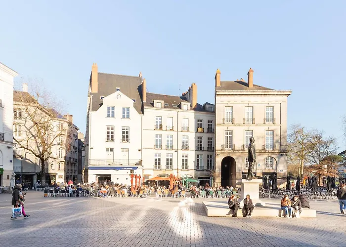 Au Pas De Bouffay, Perched Nest, Medieval Quarter