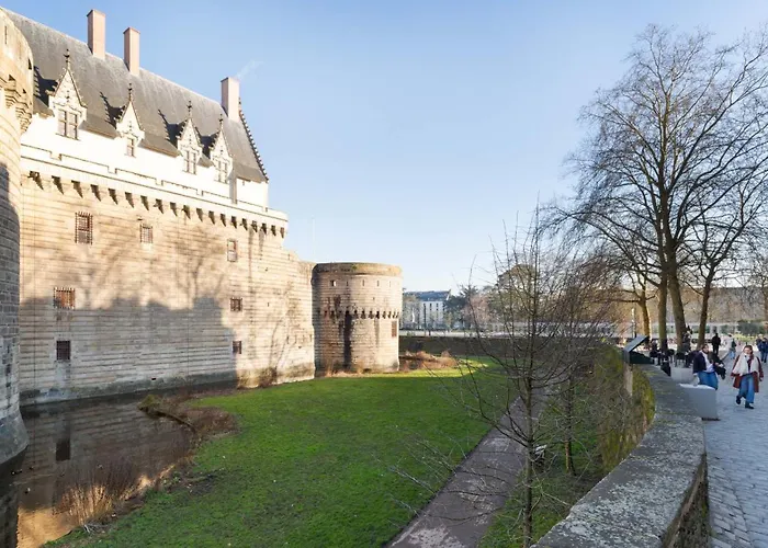 Au Pas De Bouffay, Perched Nest, Medieval Quarter *