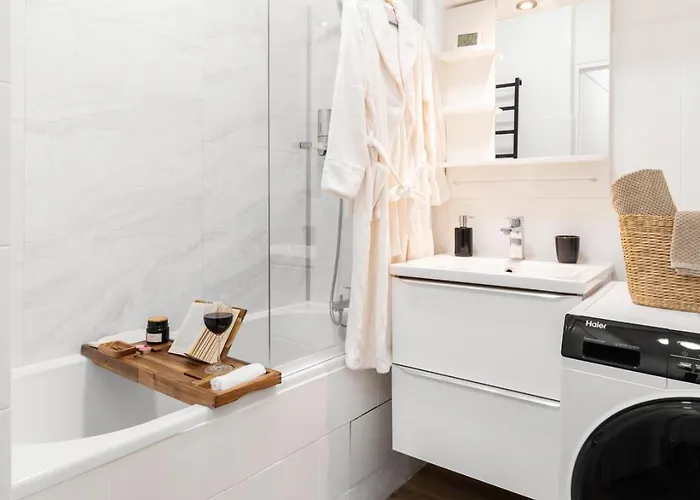 Au Pas De Bouffay, Perched Nest, Medieval Quarter Nantes