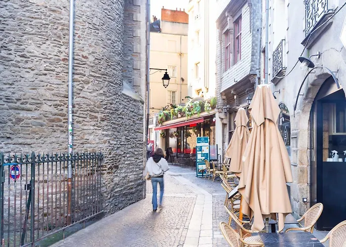 Au Pas De Bouffay, Perched Nest, Medieval Quarter * Nantes