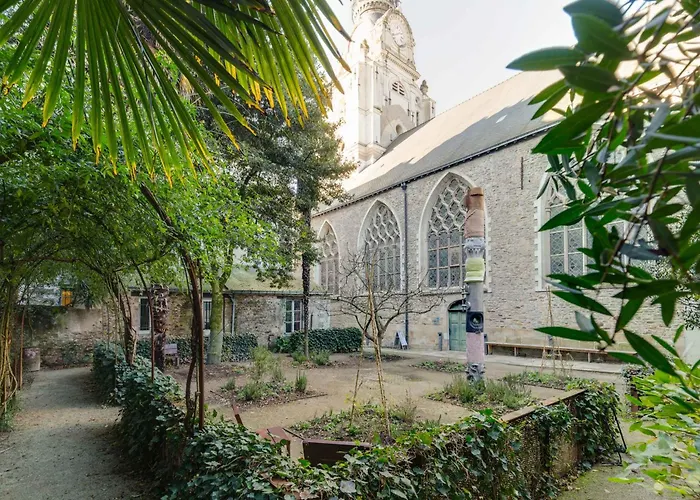 Au Pas De Bouffay, Perched Nest, Medieval Quarter