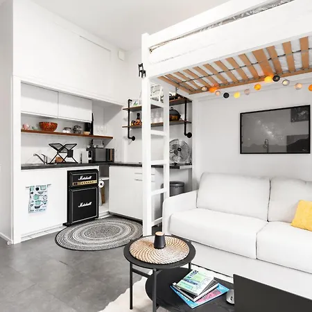 Au Pas De Bouffay, Perched Nest, Medieval Quarter Appartement *