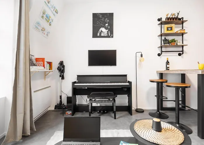 Apartment Au Pas De Bouffay, Perched Nest, Medieval Quarter *